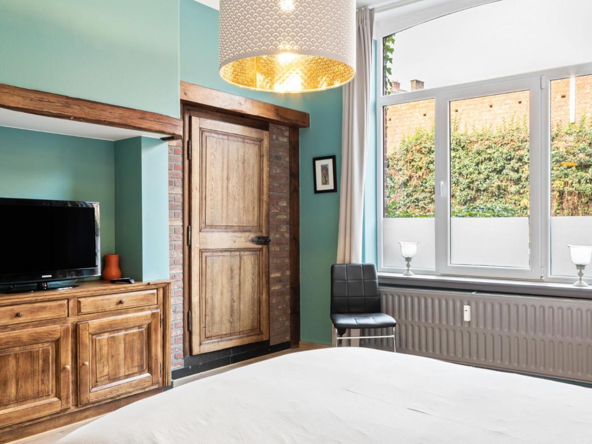 Stylish Apartment In Dinant Near The Maas Екстер'єр фото